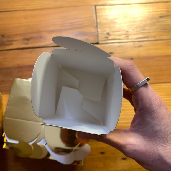 Set of 85 2.5 x 2.5 inch gold party favor boxes sparkle and bash - Picture 2 of 3